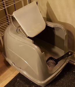 Flip Top Litter Box with Lid